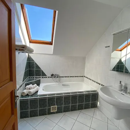 Tara Aparthotel Buk