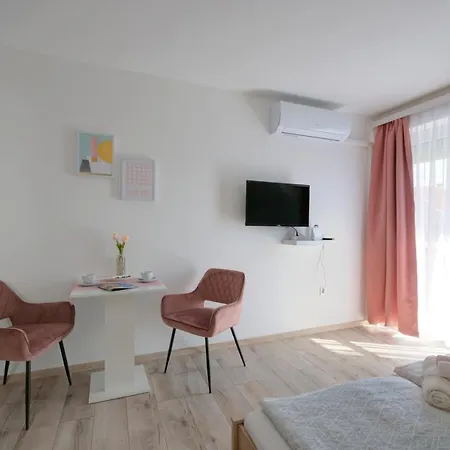 Tara Aparthotel Buk