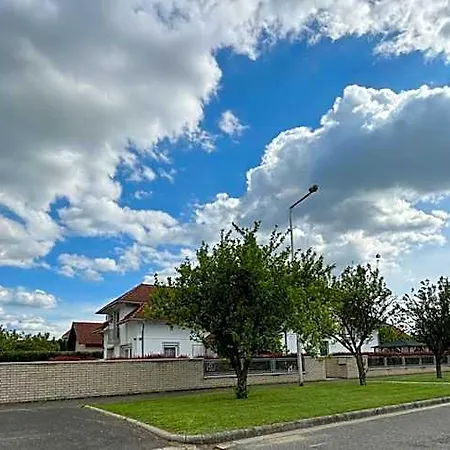 Tara Bük